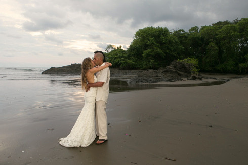 Beach Wedding in Dominical Costa Rica - Photography by John Williamson